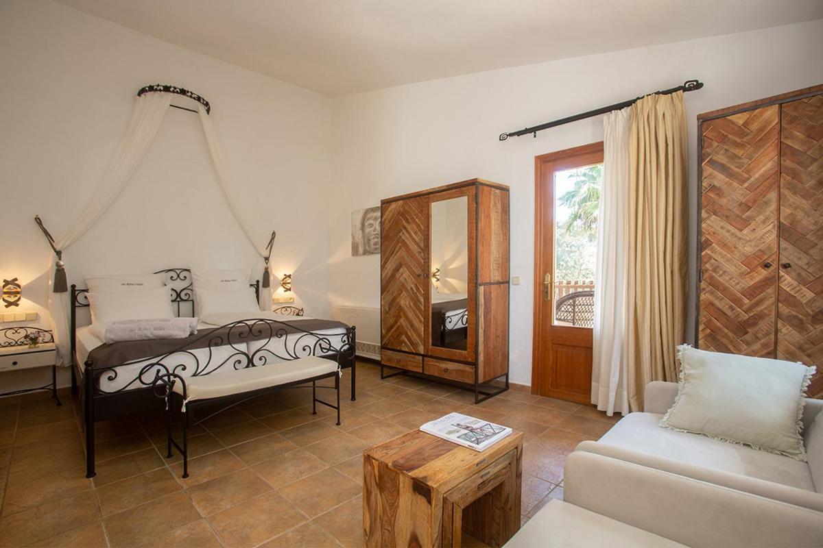 Ses Rotes Velles - Petit Hotell